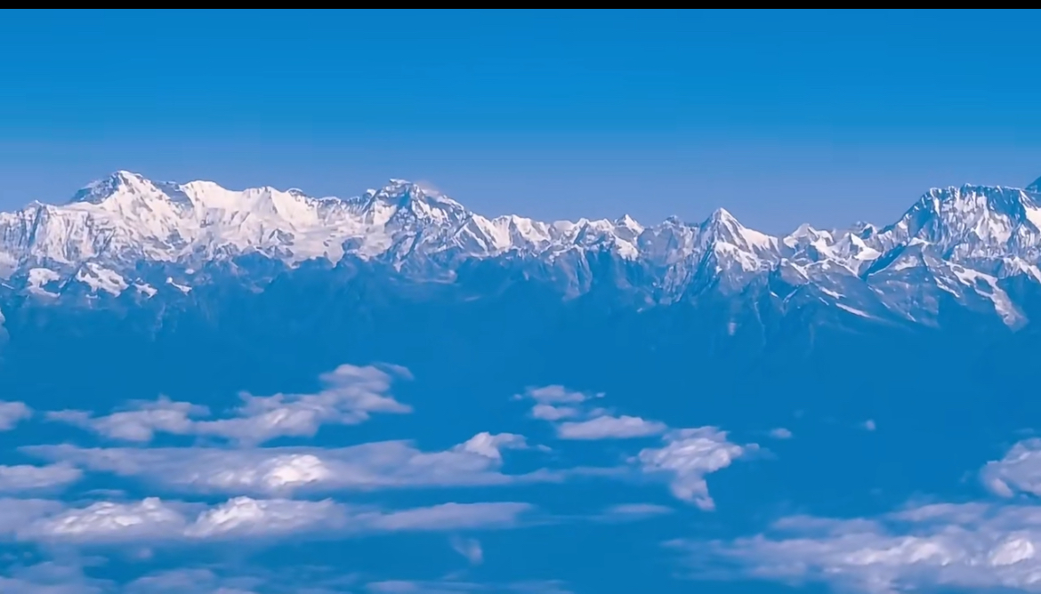 喜马拉雅山脉珠马拉玛峰巍峨壮观，大自然独特的自然风光，散发出迷人的魅力。 喜马拉雅山脉