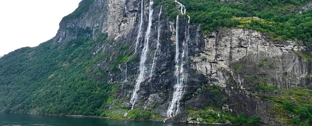 挪威七姐妹瀑布自然奇观