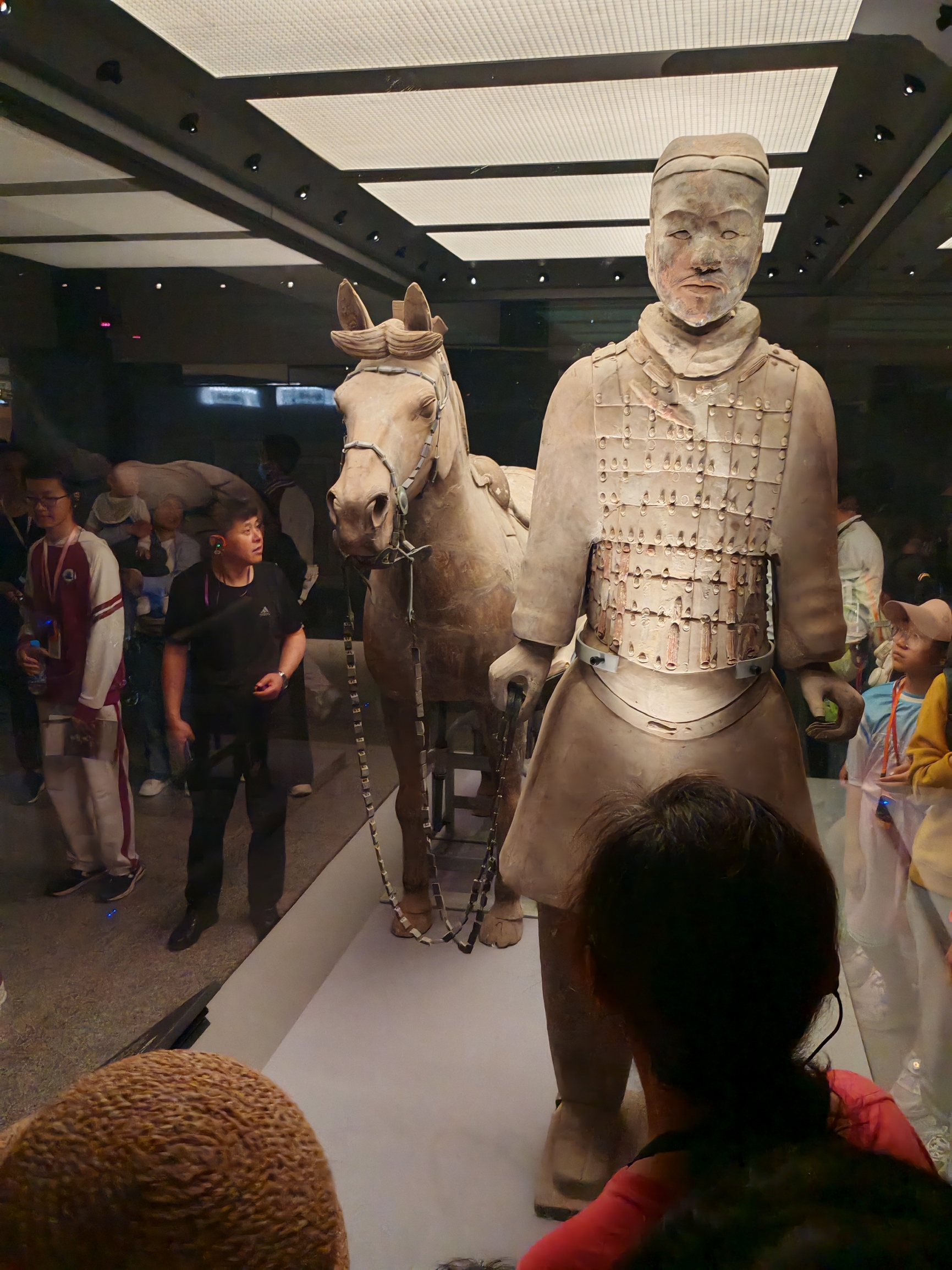 兵马俑参观受益匪浅，让我们更加深入了解中国历史。特别是娜娜老师的精彩讲解，让我们了解兵马俑背后的感人