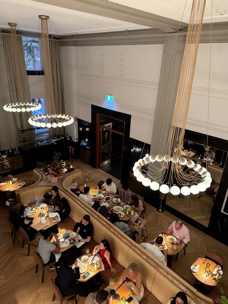 #澳大利亚 🇦🇺 #悉尼 餐厅🍴 一家装修比较有格调的法餐 有甜品车推到桌边供选择 前菜的scall