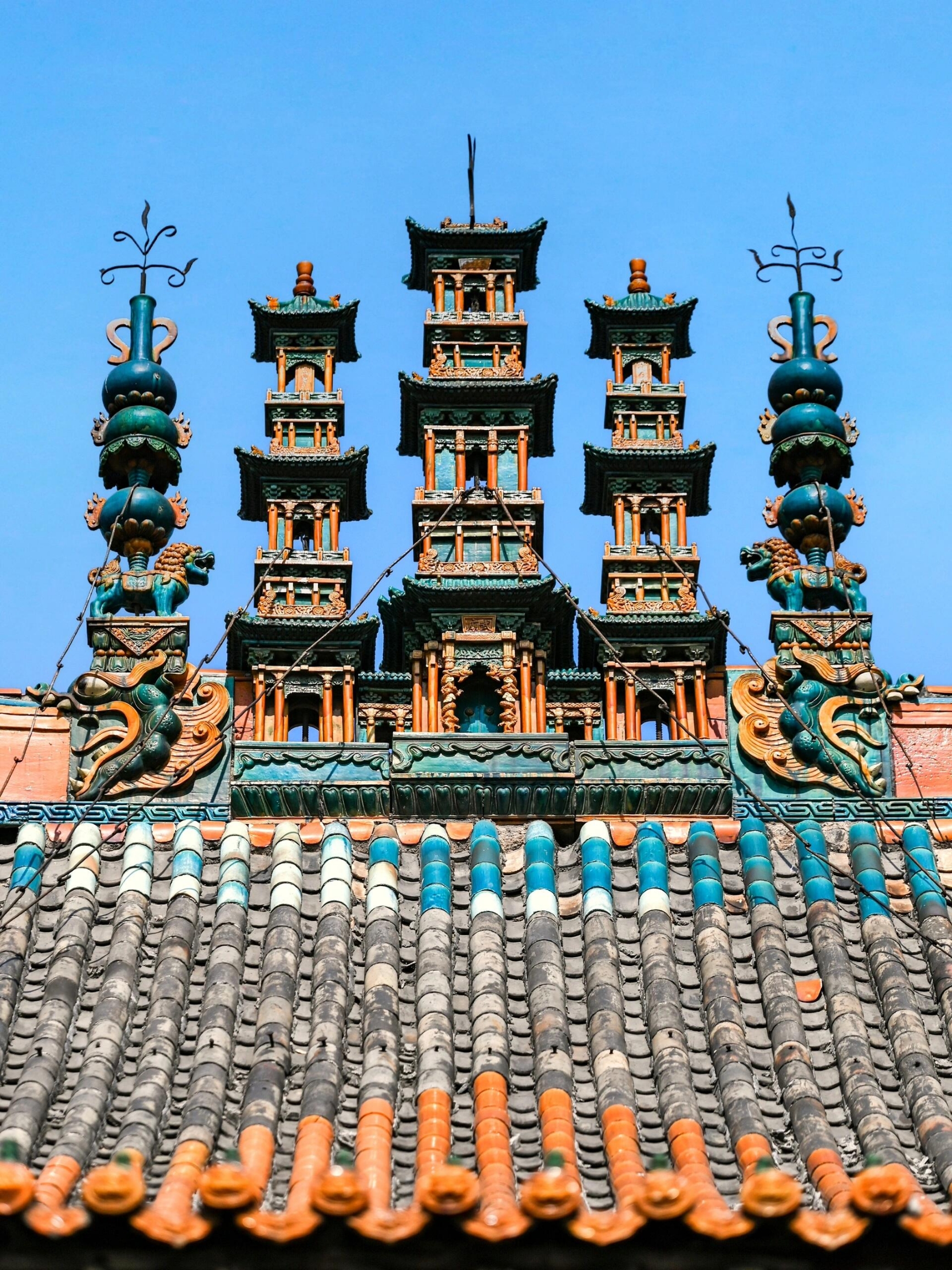屋顶上的天宫楼阁，寓意丰富的中国传统美学