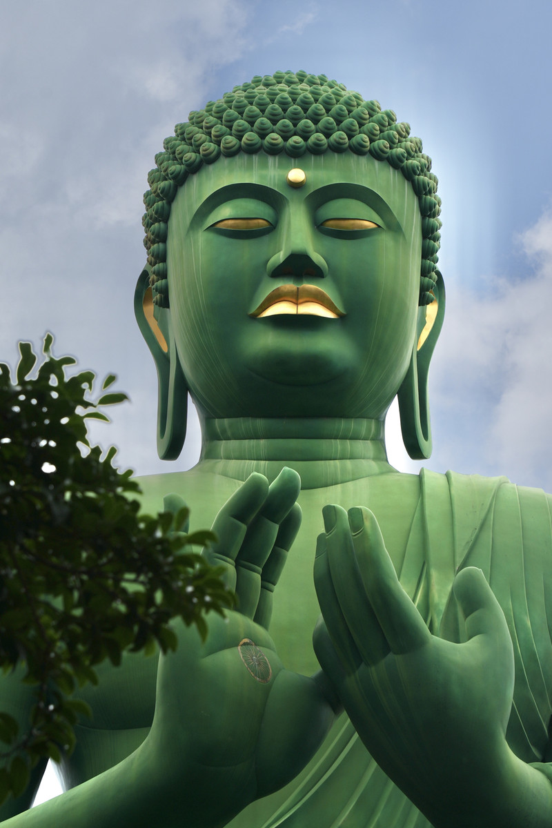 梦回绿意，解析梦中三小弥勒佛的绿色透明之谜