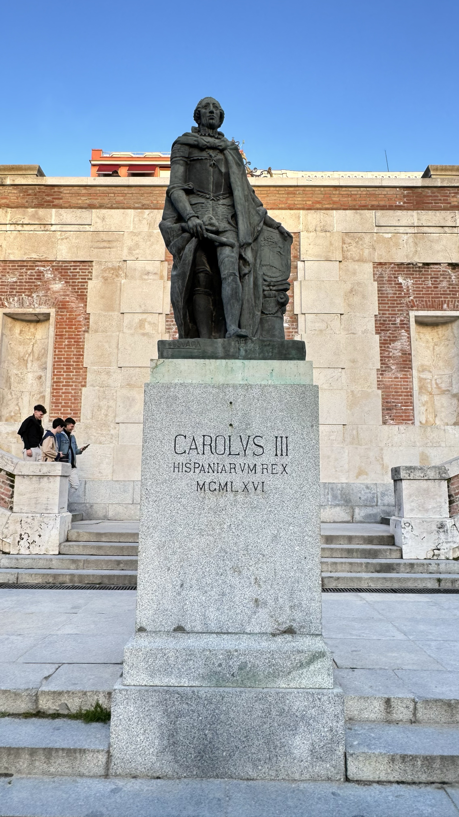 卡洛斯三世雕像Escultura de Carlos III