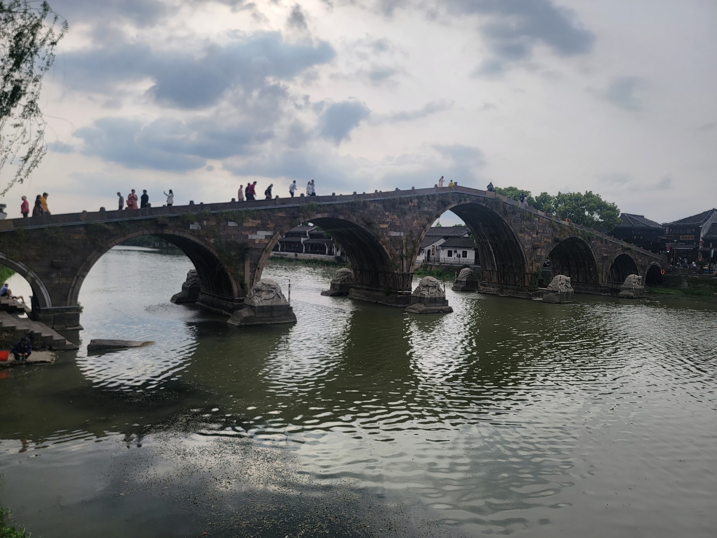 塘栖古镇广济桥大运河上唯一的七孔石拱桥五百年历史