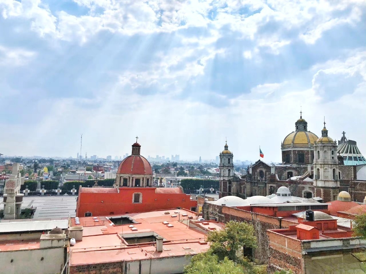 墨西哥著名圣山，因教堂出名，登顶可俯瞰墨西哥城