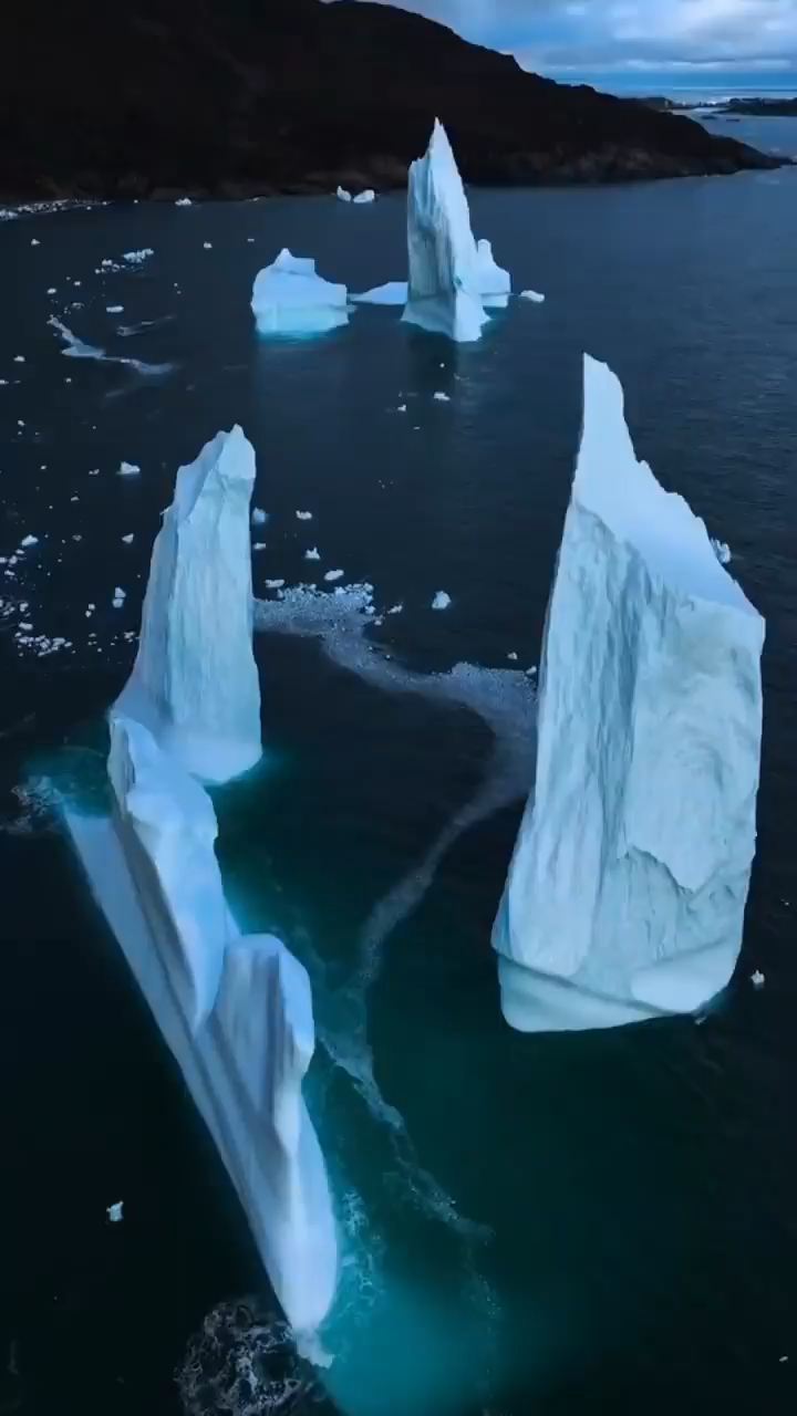 格陵兰岛海上冰山⛰️仿佛走到世界的尽头