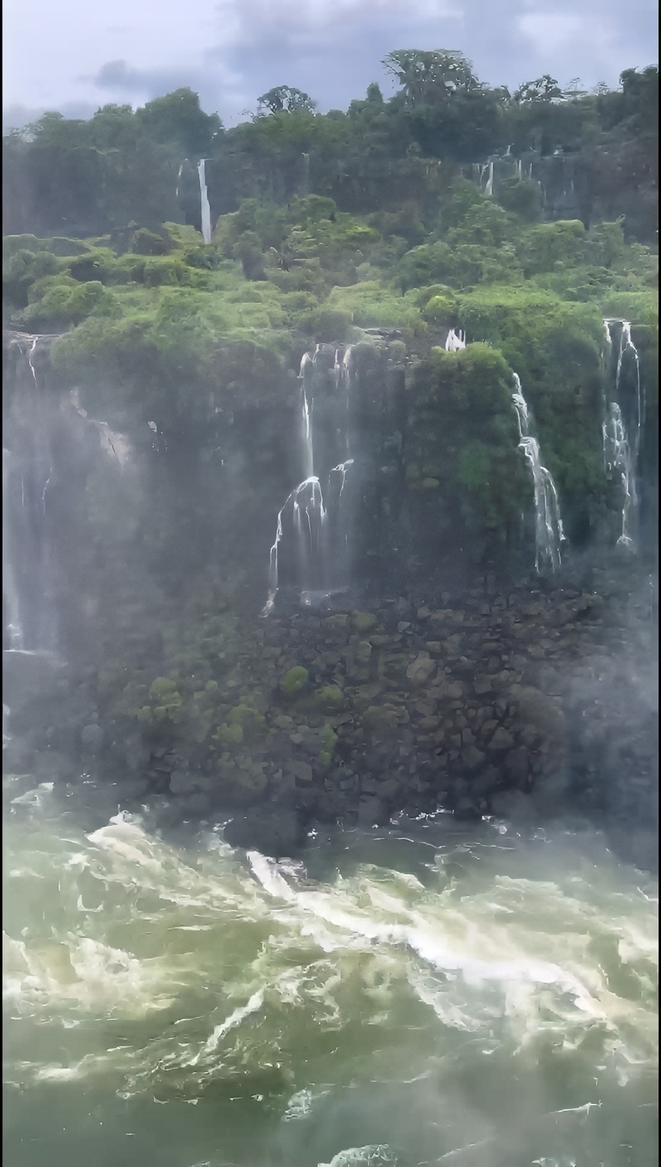 相隔多年还是很漂亮……伊瓜苏瀑布 #旅行推荐官 #大自然的奇观 #