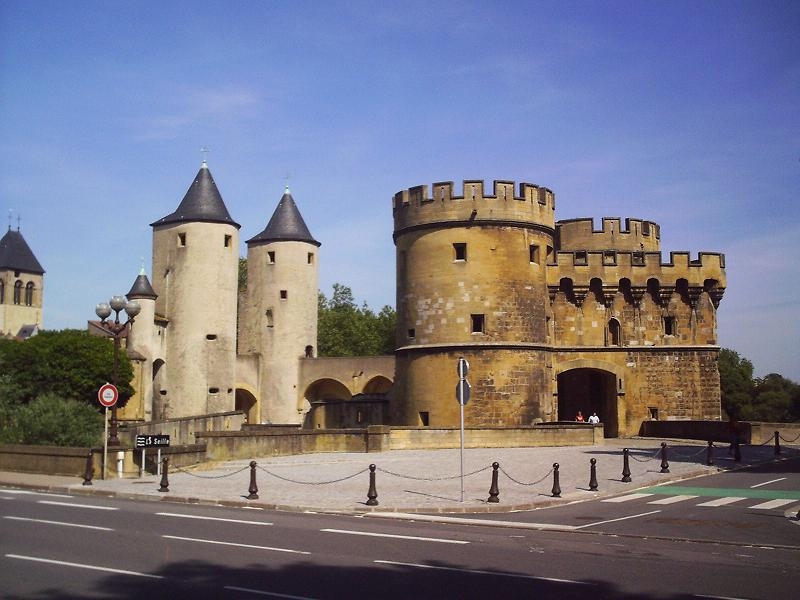 德意志门（Porte des Allemands）是法国阿尔萨斯-香槟-阿登-洛林大区梅斯东部的一个