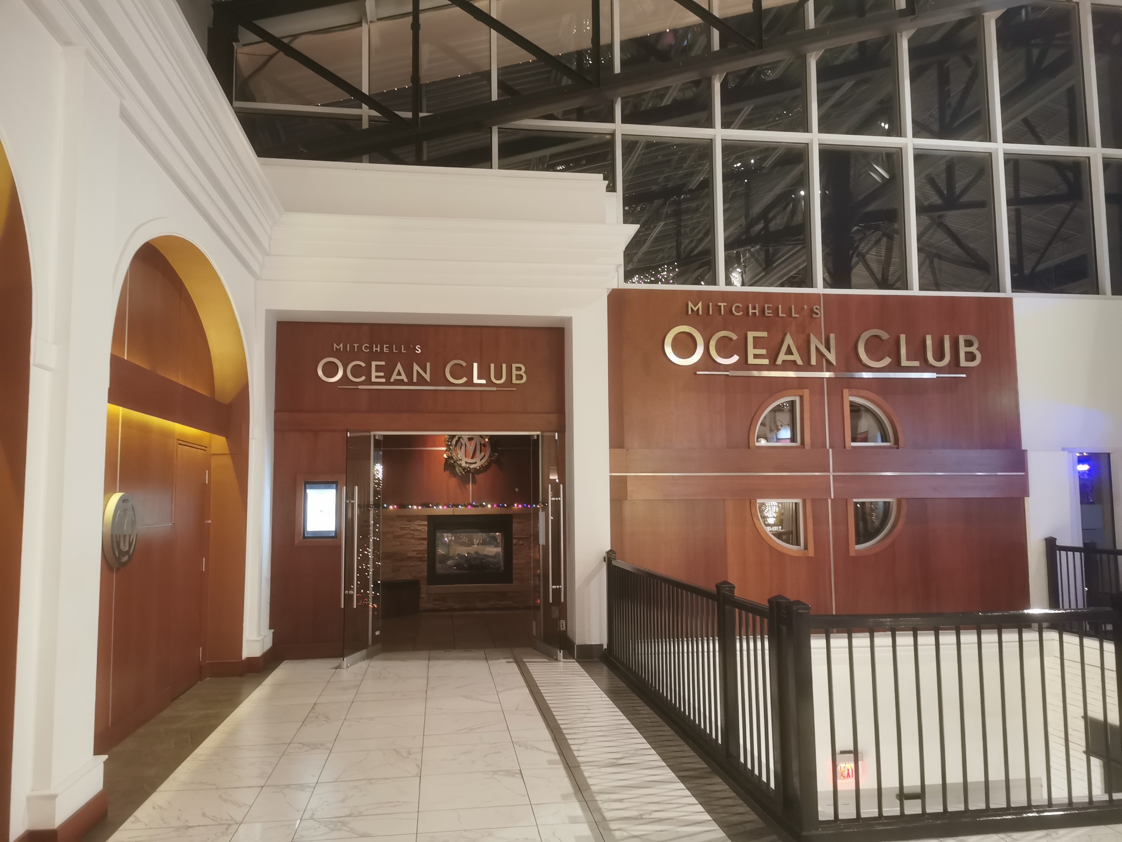 就餐于闻名全美的OCEAN CLUB餐厅