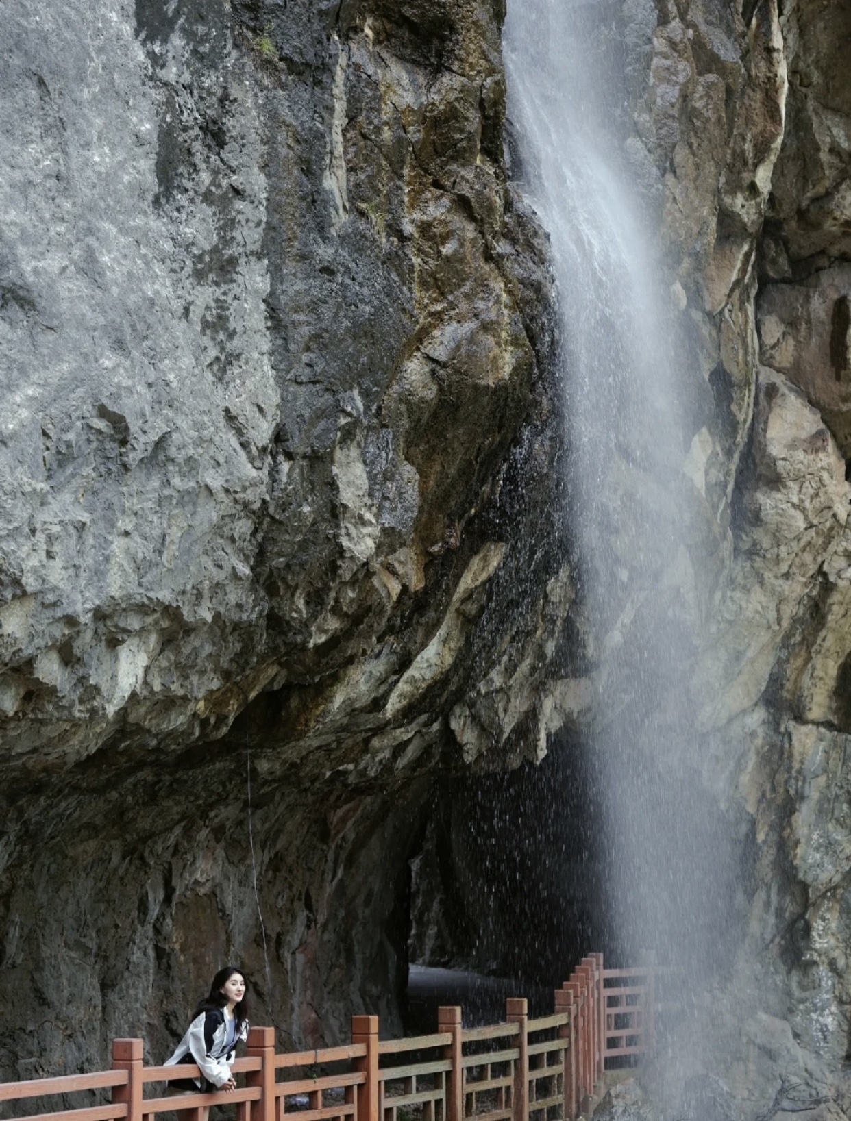 在甘肃陇南找到了超震撼的野瀑布