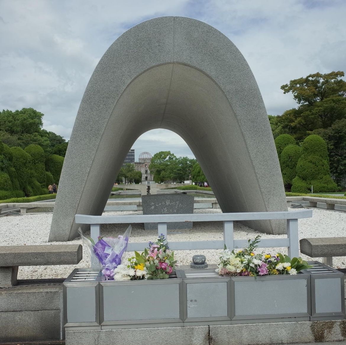 访问广岛，这个曾经历过二战末期惨烈原子弹轰炸的城市，是一次深刻的历史与和平教育之旅。广岛如今已经变成