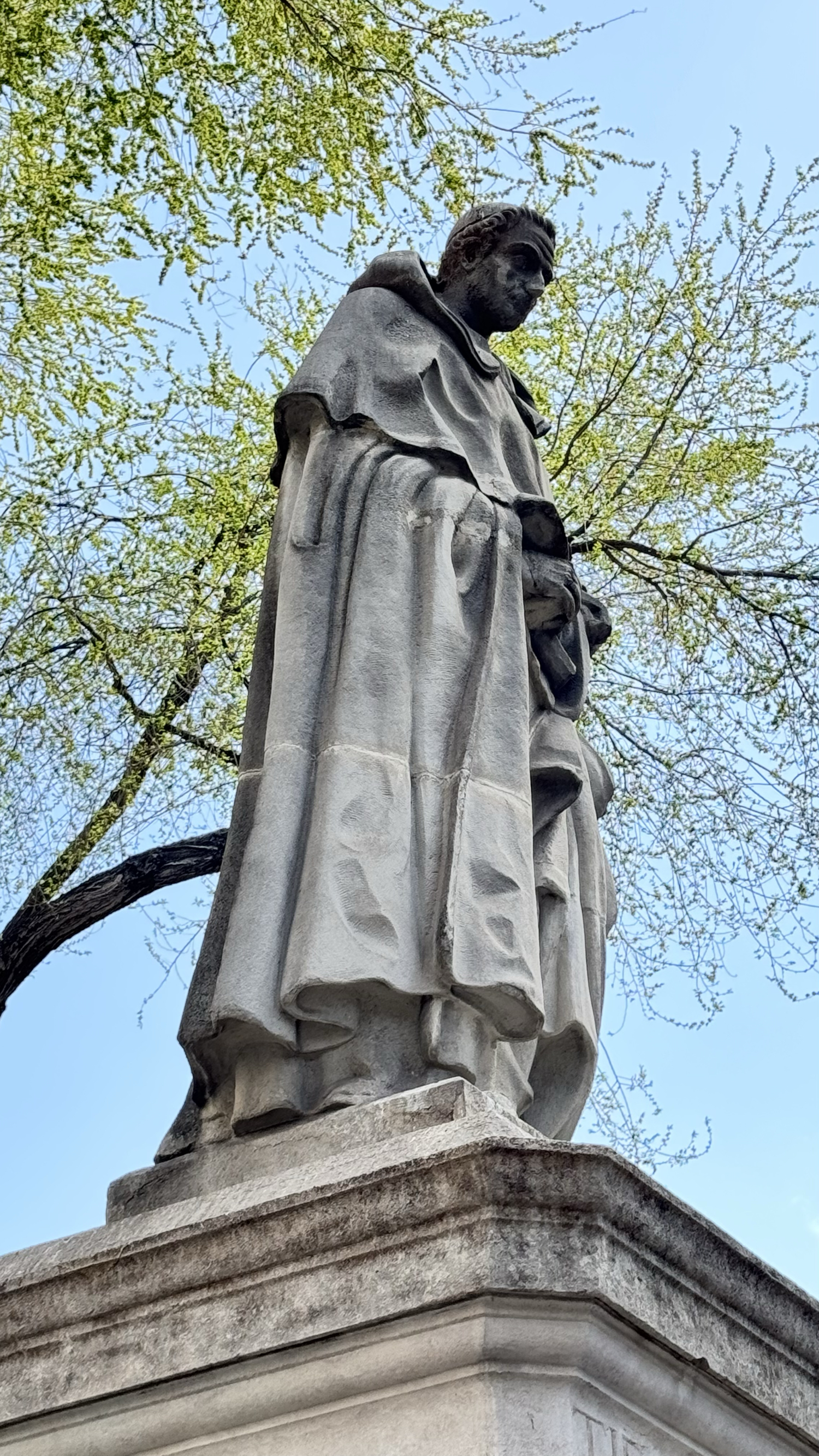 马德里蒂尔索·德·莫利纳纪念碑Estatua de Tirs