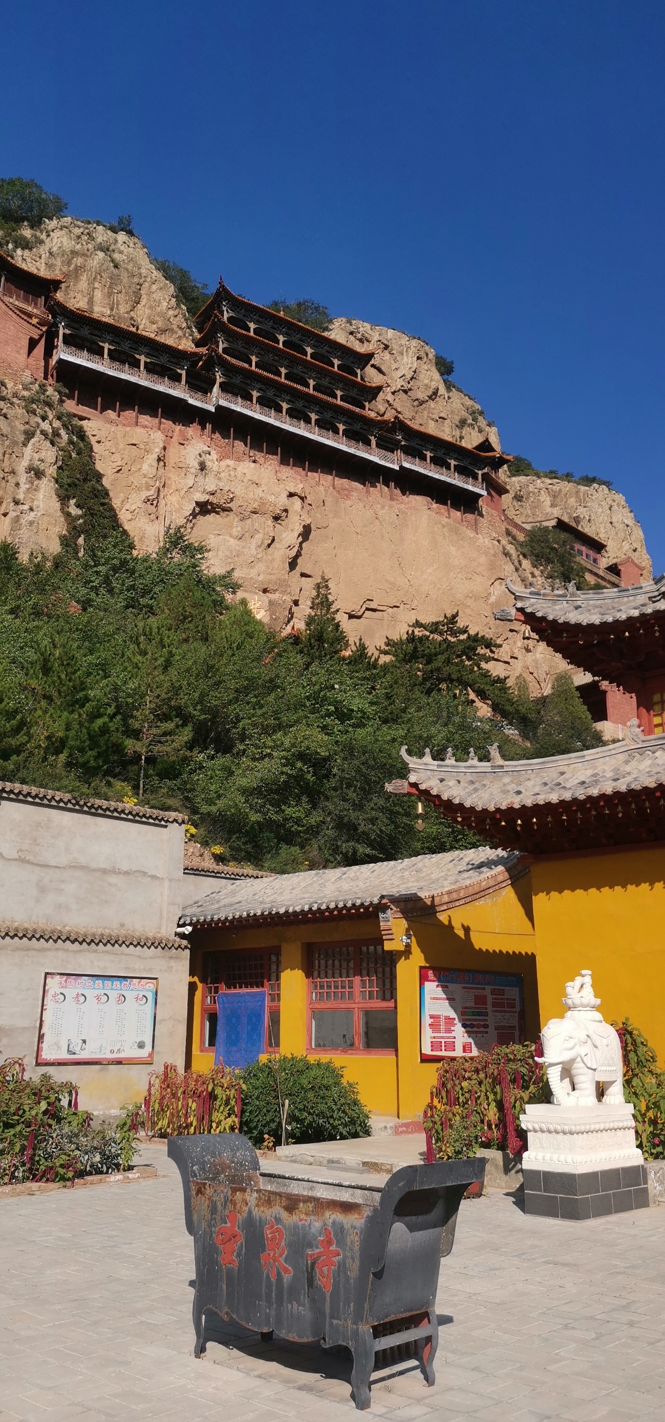 人们只知道山西大同浑源县有一个闻名中外的悬空寺，但是很少有人知道大同广灵县也是有一个悬空寺，也是构建