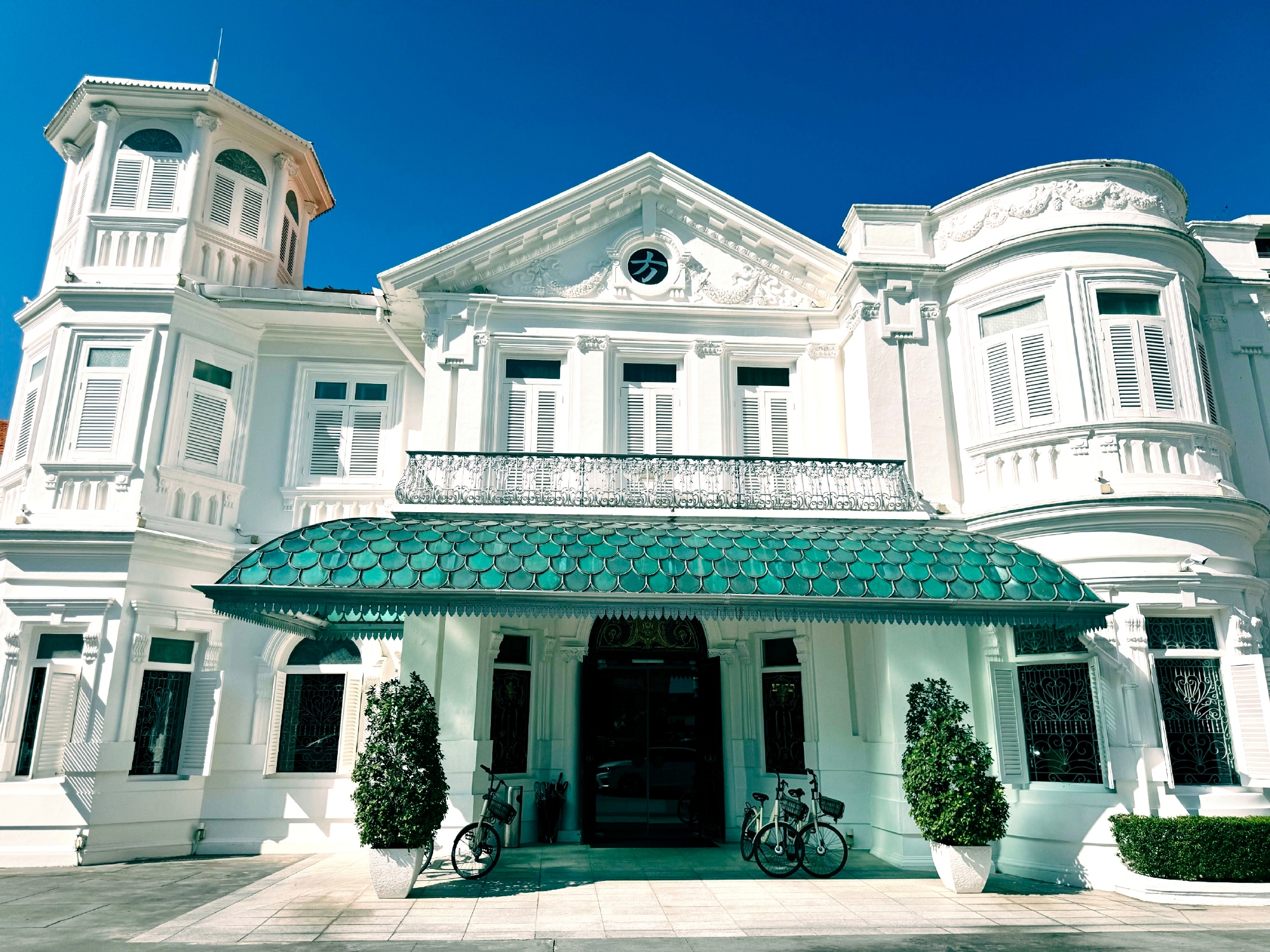 马来西亚—槟城—麦卡利斯特庄园酒店 一整个酒店只有8个房间 然后每个房间现在算旺季吧 1200到16