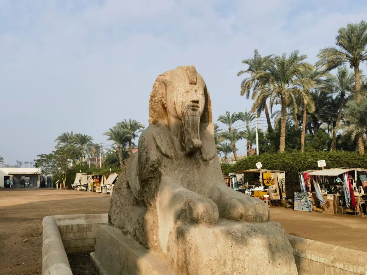 埃及Day1开罗1．孟菲斯博物馆、阶梯金字塔 【1】孟菲斯博物馆 游览时间：约30分钟 孟菲斯是埃及