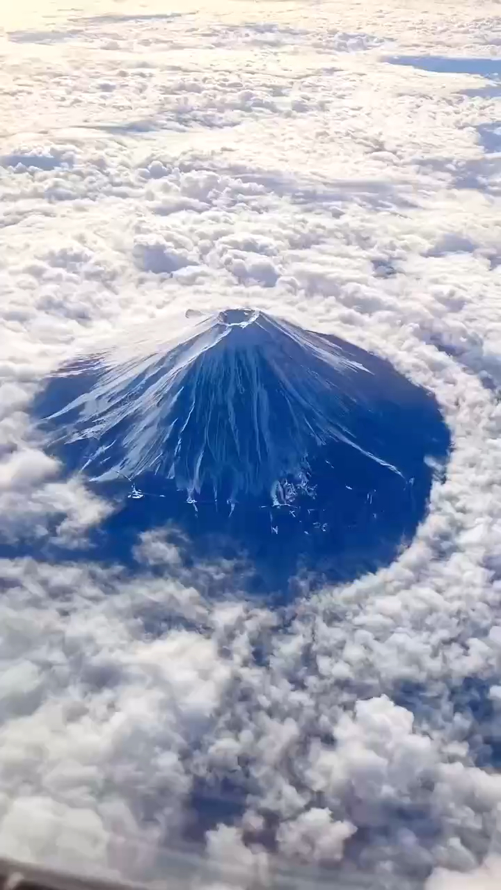 航拍富士山，真壮观啊 #富士山 #富士山绝景