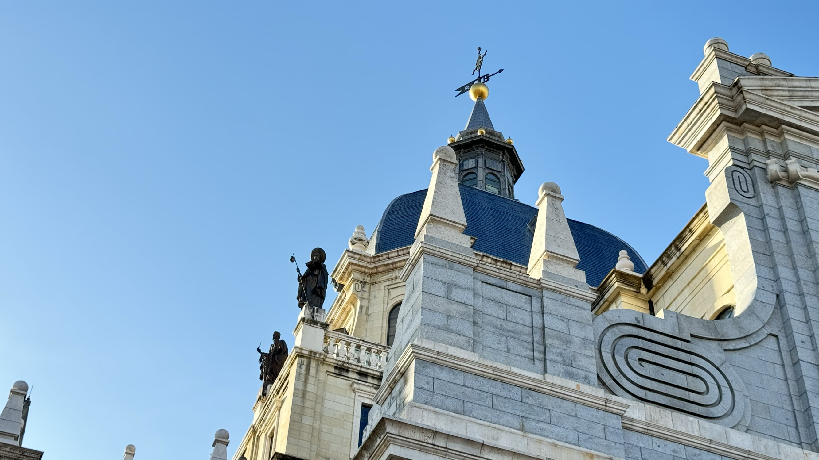 西班牙唯一一座教皇祝圣的教堂——马德里阿穆德纳圣母主教座堂