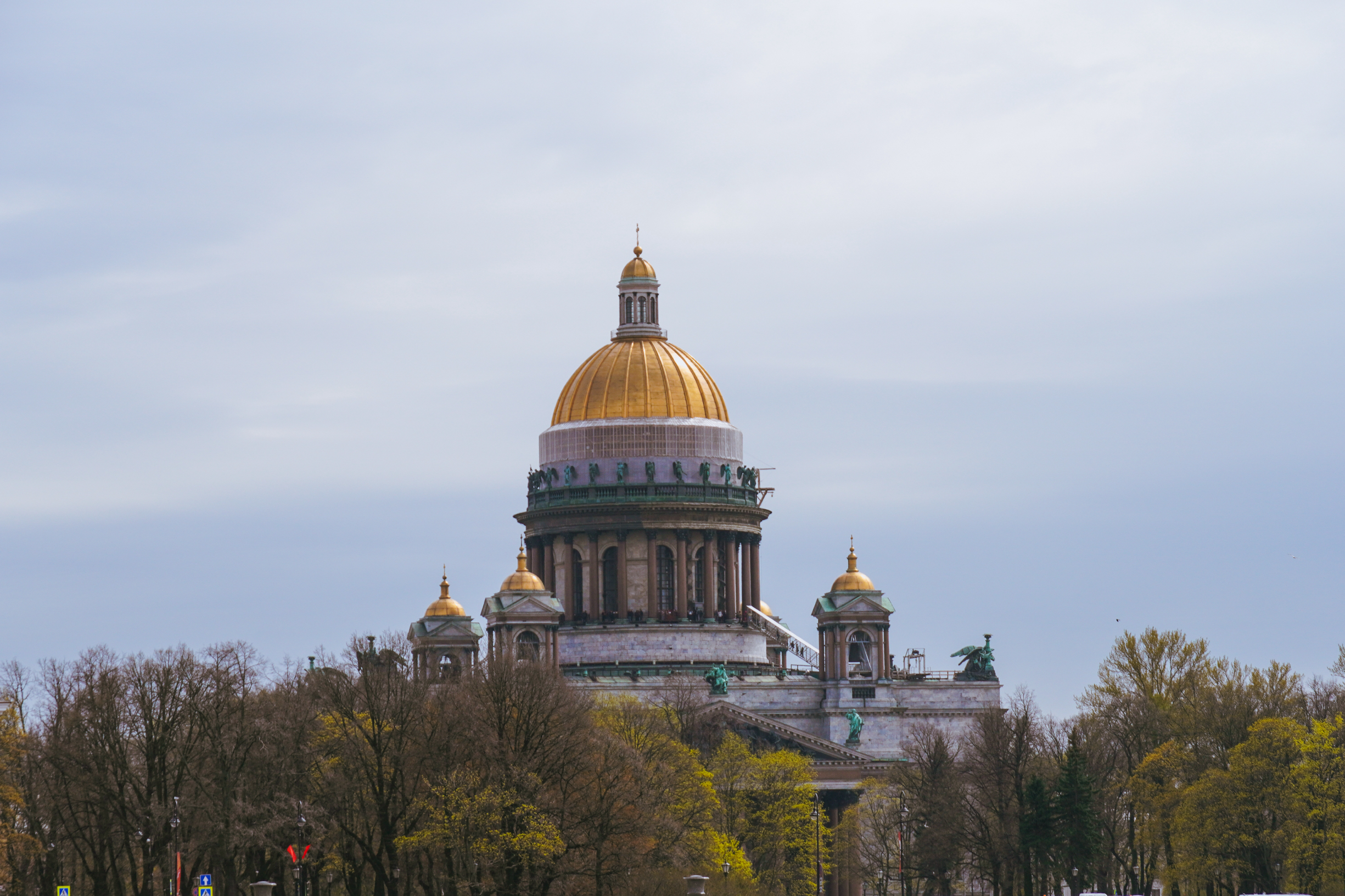《春临圣彼得堡：美不胜收的季节》