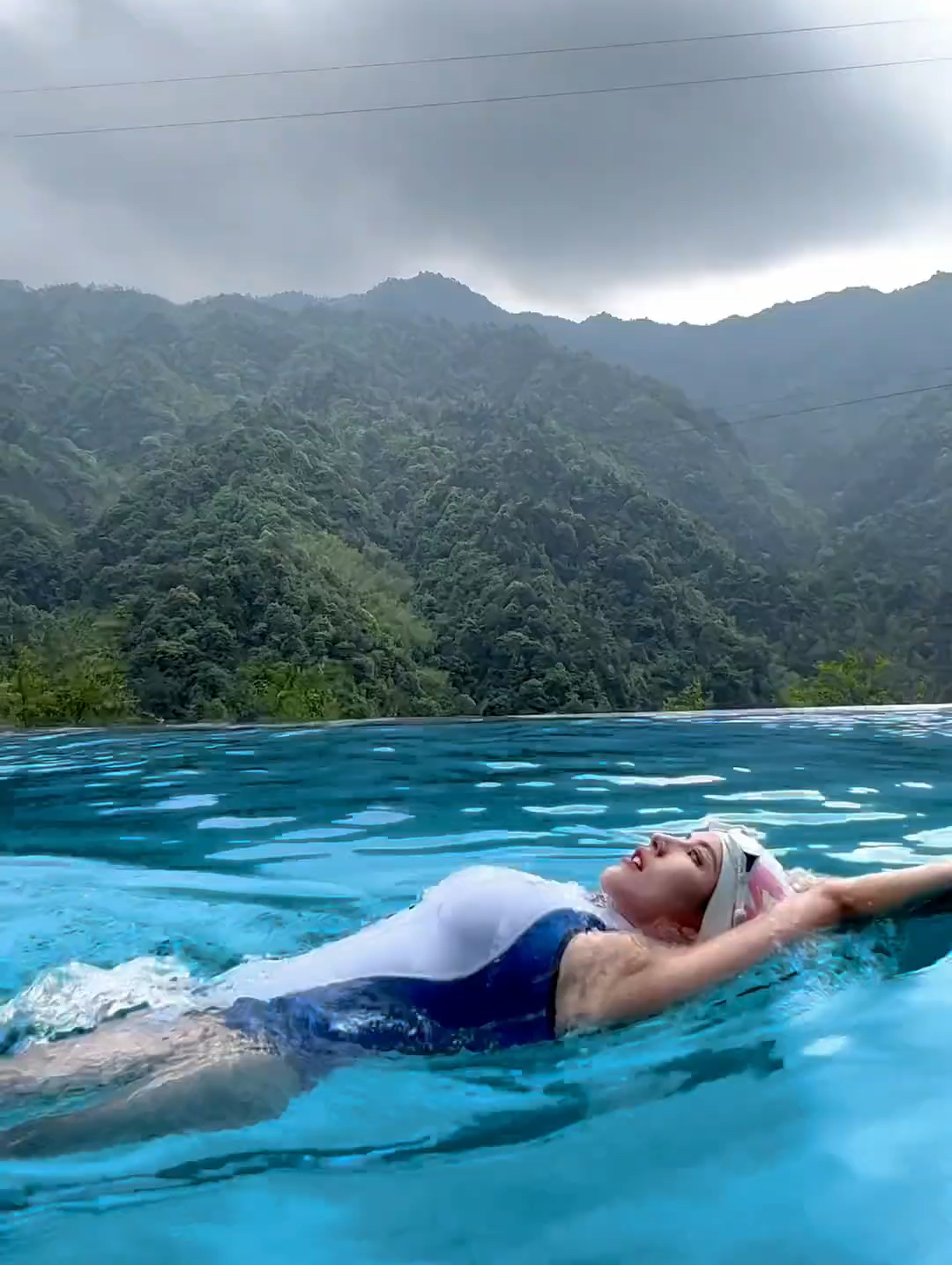 #莽山森林温泉酒店 悬崖无边泳池完美与自然环境结合，四周环山值得一游。