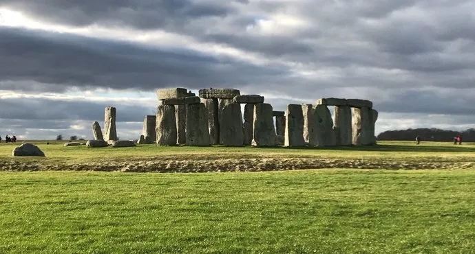 英国史前巨石阵：巨岩与谜团 🗿?