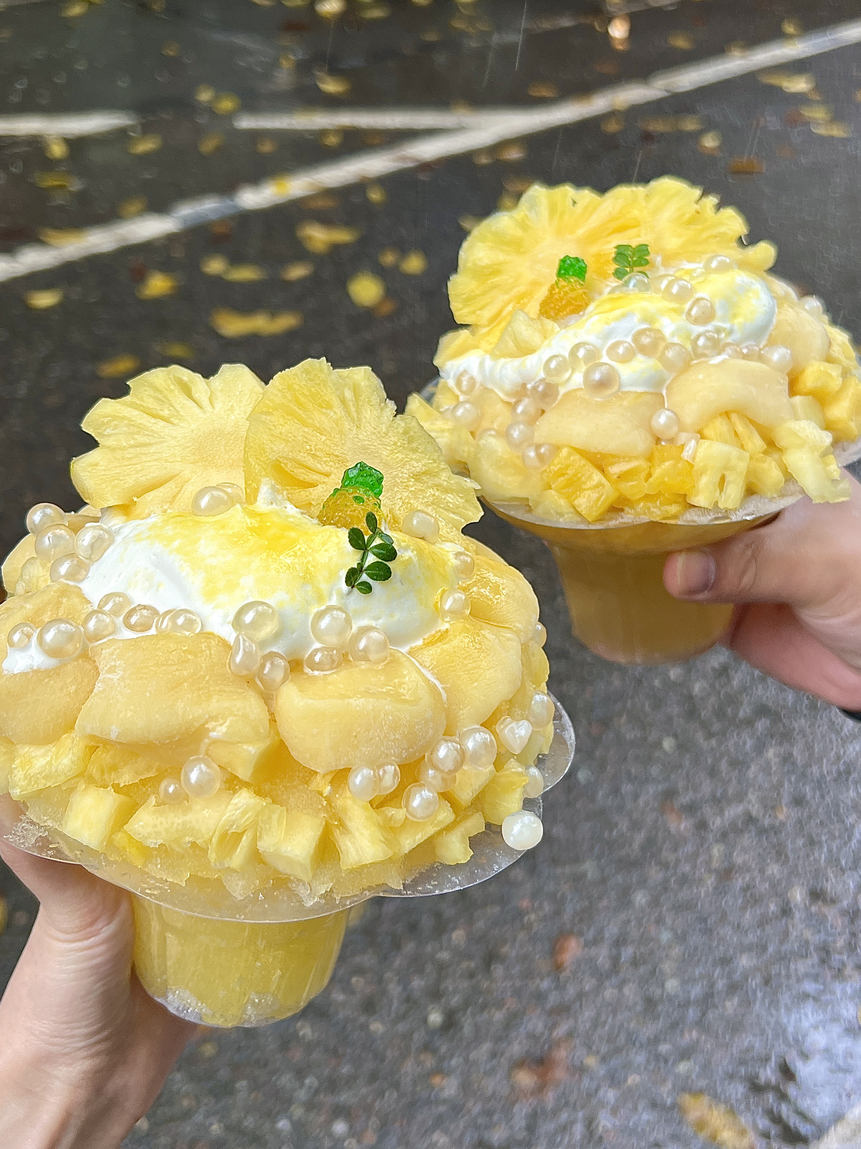 街头偶遇菠萝麻薯冰！冰冰凉凉好夏天！