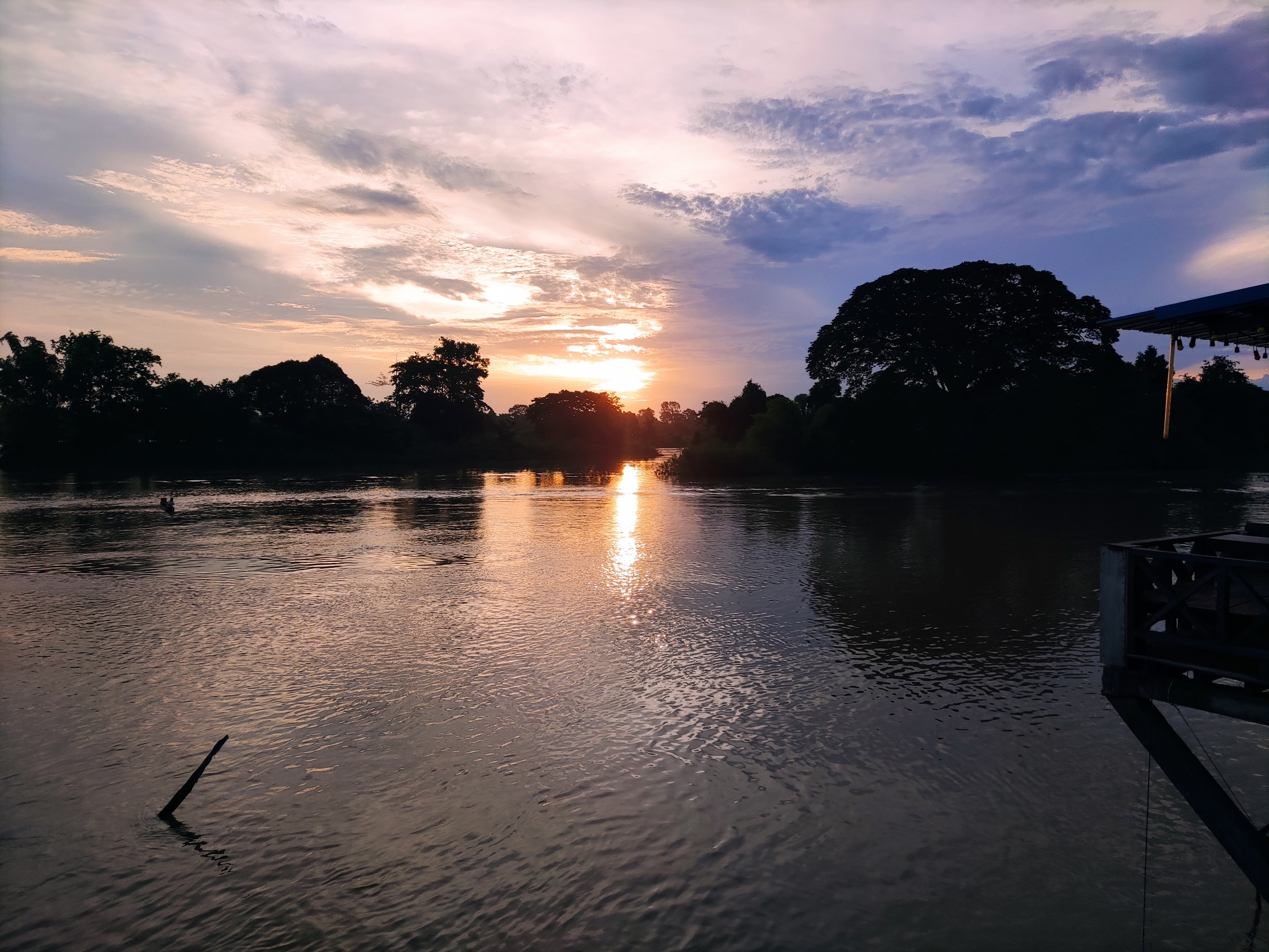 在四千美岛欣赏湄公河的日出日落，实在太方便