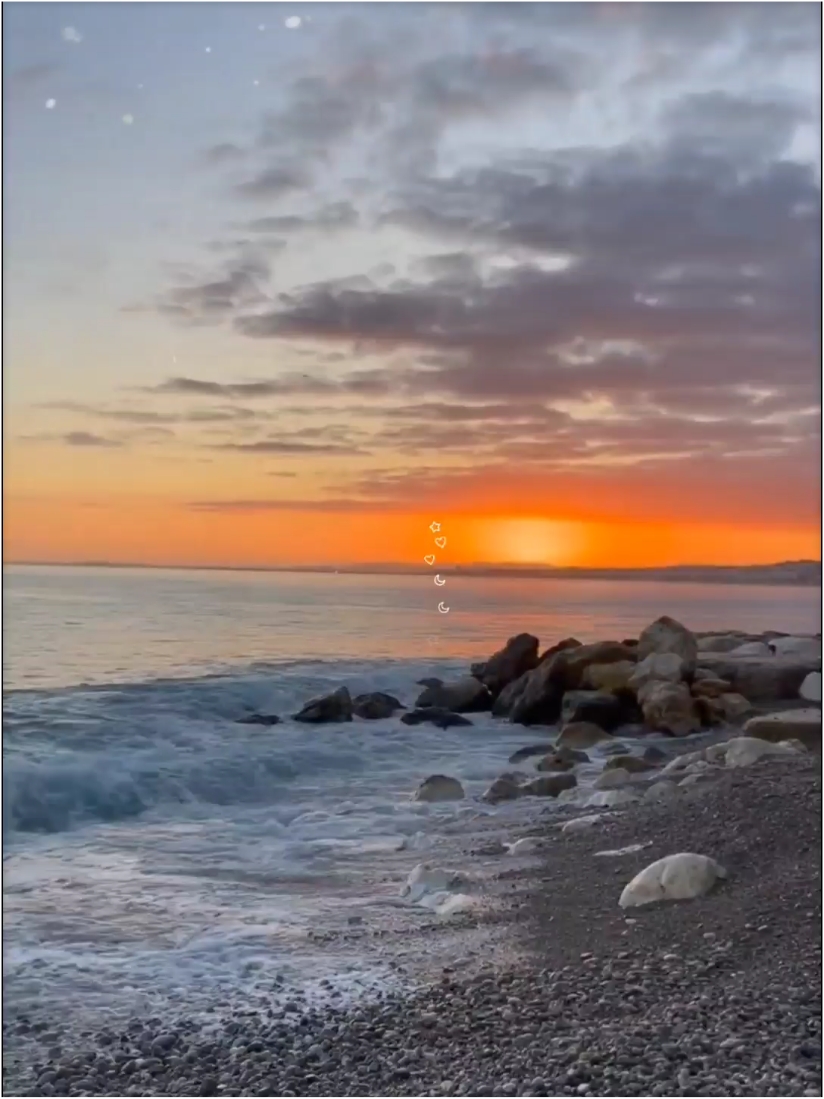 尼斯海岸的夕阳与鹅卵石密语