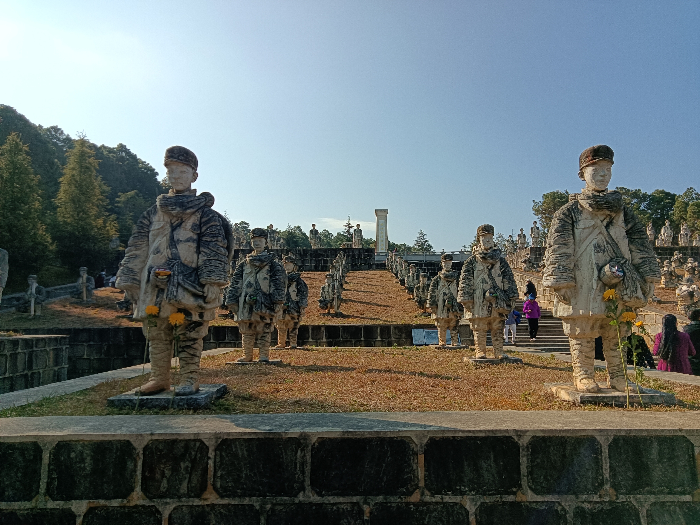 中国远征军雕像群