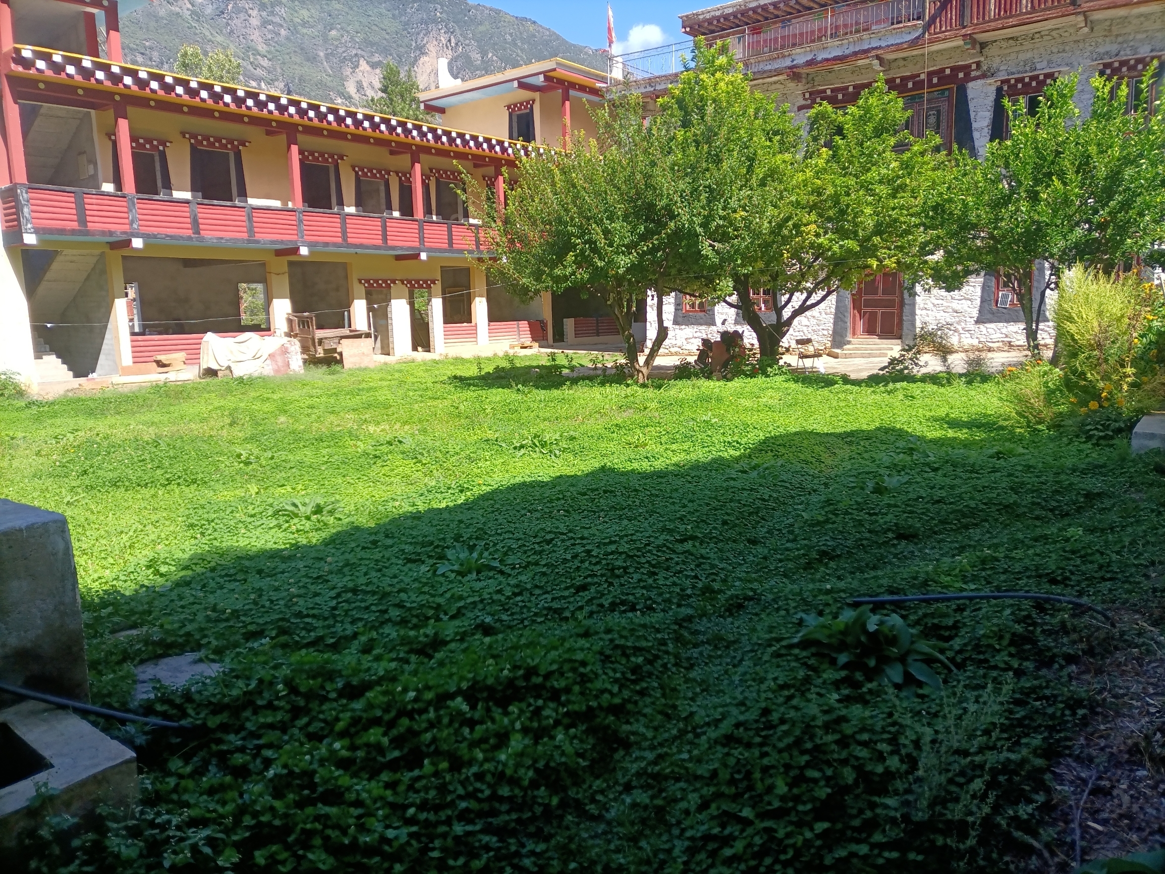 丹巴中路景区民宿招租   神山脚下，最美乡村中路藏寨