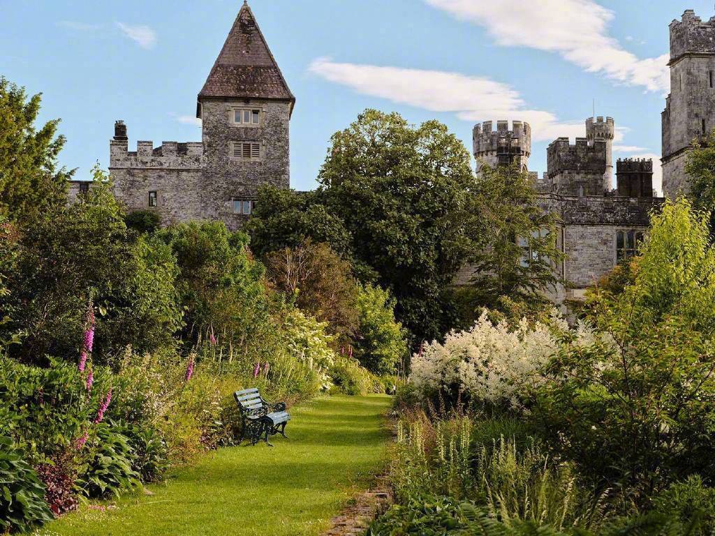 爱尔兰旅行🇮🇪以山海为背景的城堡景色绝美 hoho今天为大家种草一个风景绝美的打卡地，它位于爱尔兰，
