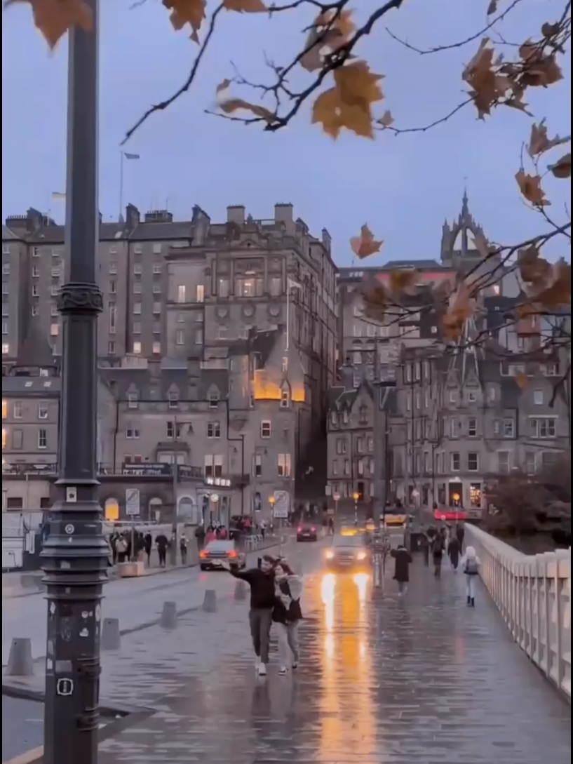 感受雨中爱丁堡的美