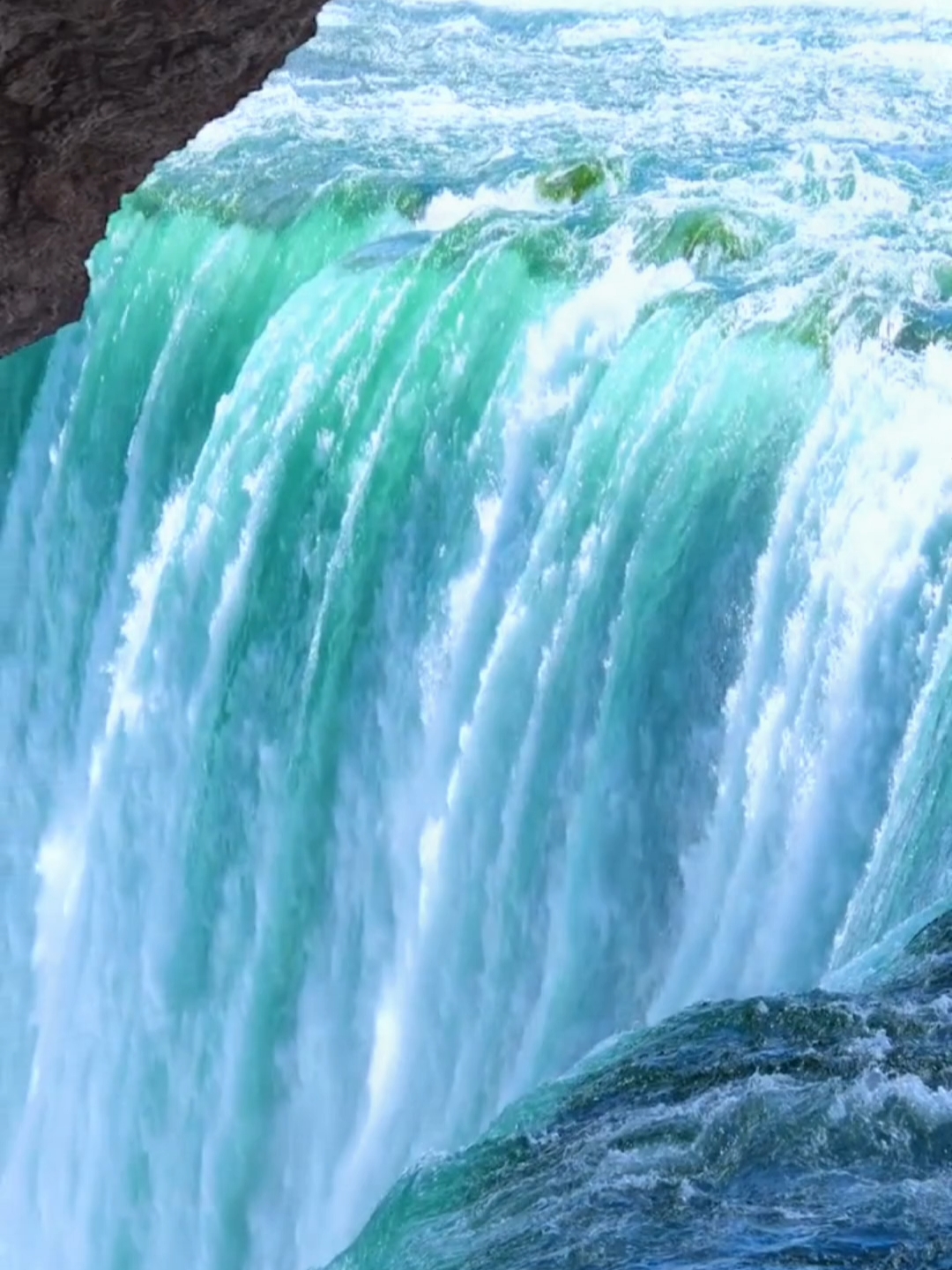 这里就是传说中的尼亚加拉大瀑布，真的好美啊！#尼亚加拉大瀑布 #大自然的奇观