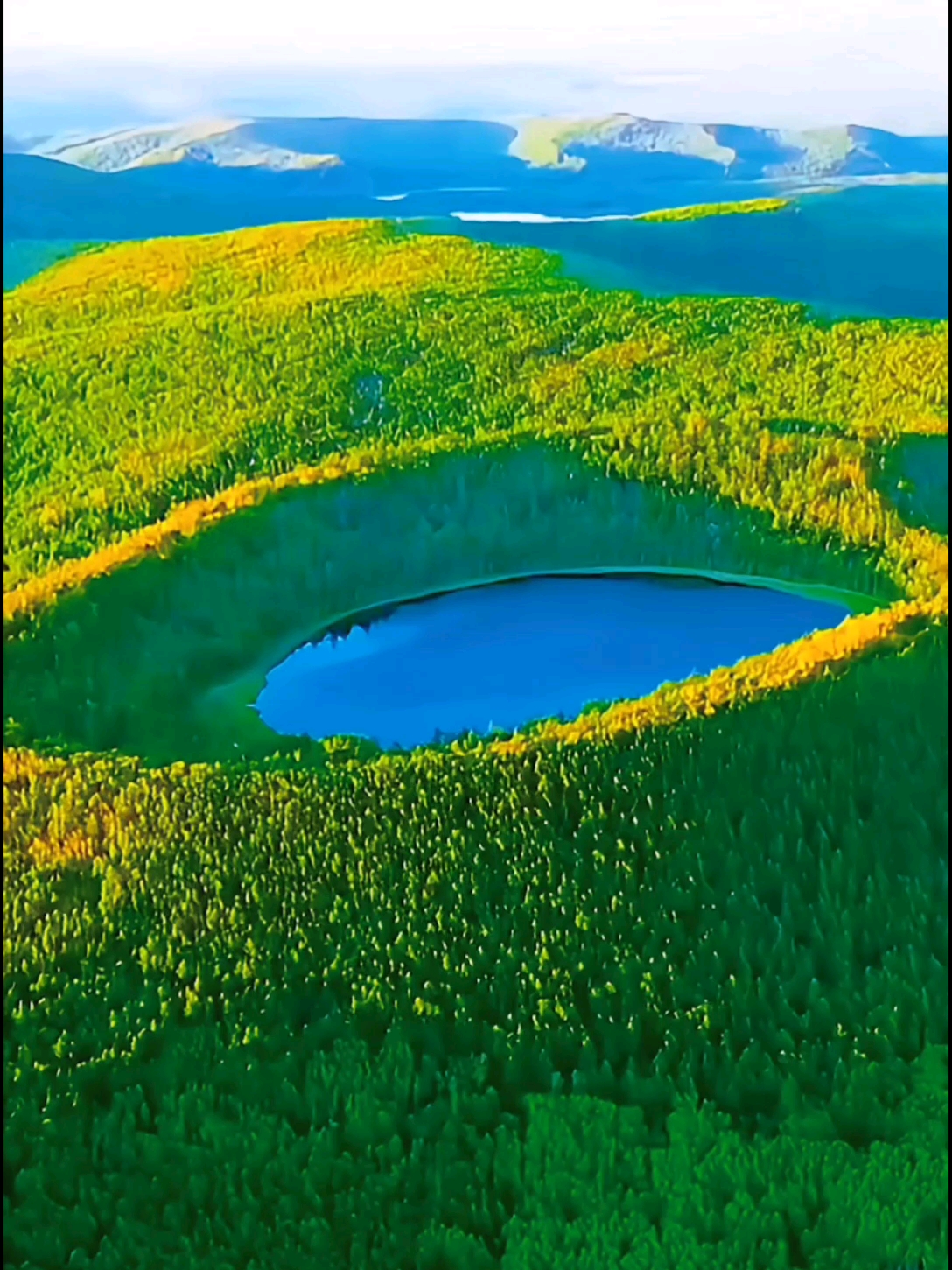 **探秘**：阿尔山天池的隐藏之美，俯拍视角大公开#旅行过家家 #阿尔山旅游攻略 #最美天池