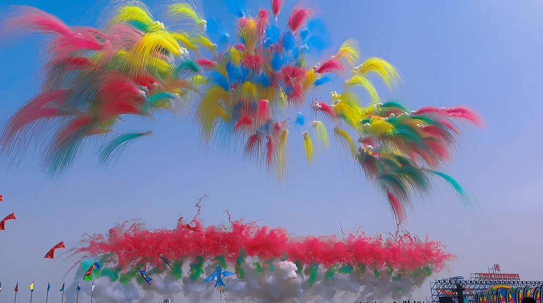 潍坊国际风筝节，天空是倒立的海洋