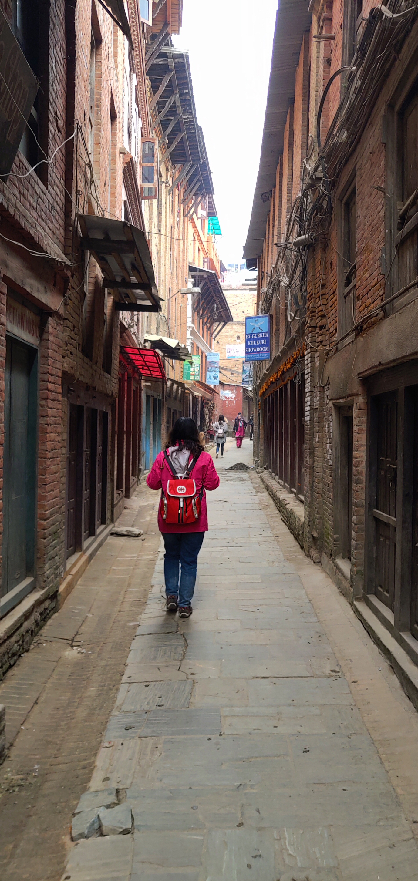 漫步在尼泊尔的杜巴广场附近的胡同里，到处是古色古香的建筑，古老而神秘，望而生畏
