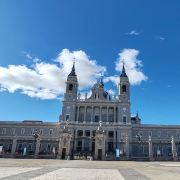 一路向远去玩笑的人啊