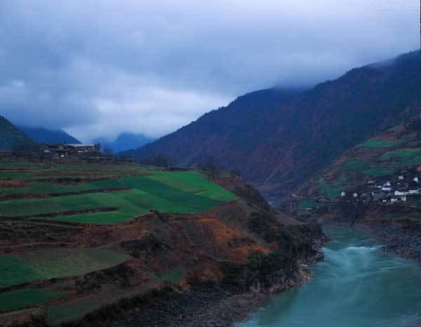 三江源国家级自然保护区，位于青藏高原腹地、青海省南部，截至2020年2月，总面积12.31万平方公里