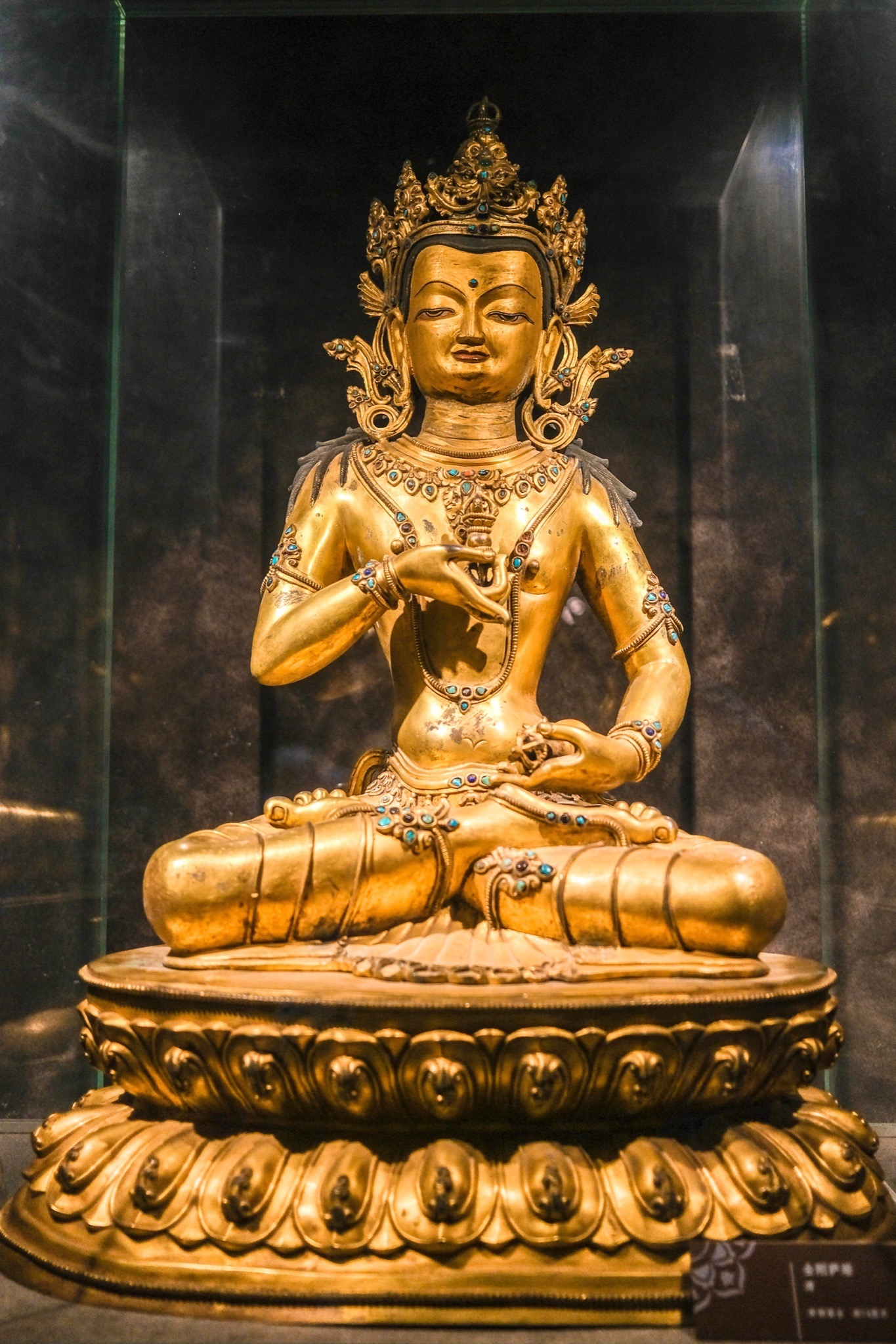 对佛教的认识，来了这里，才会让你得到升华，在二楼的展厅里展示着私人捐赠的藏品——各个朝代的佛像雕塑。