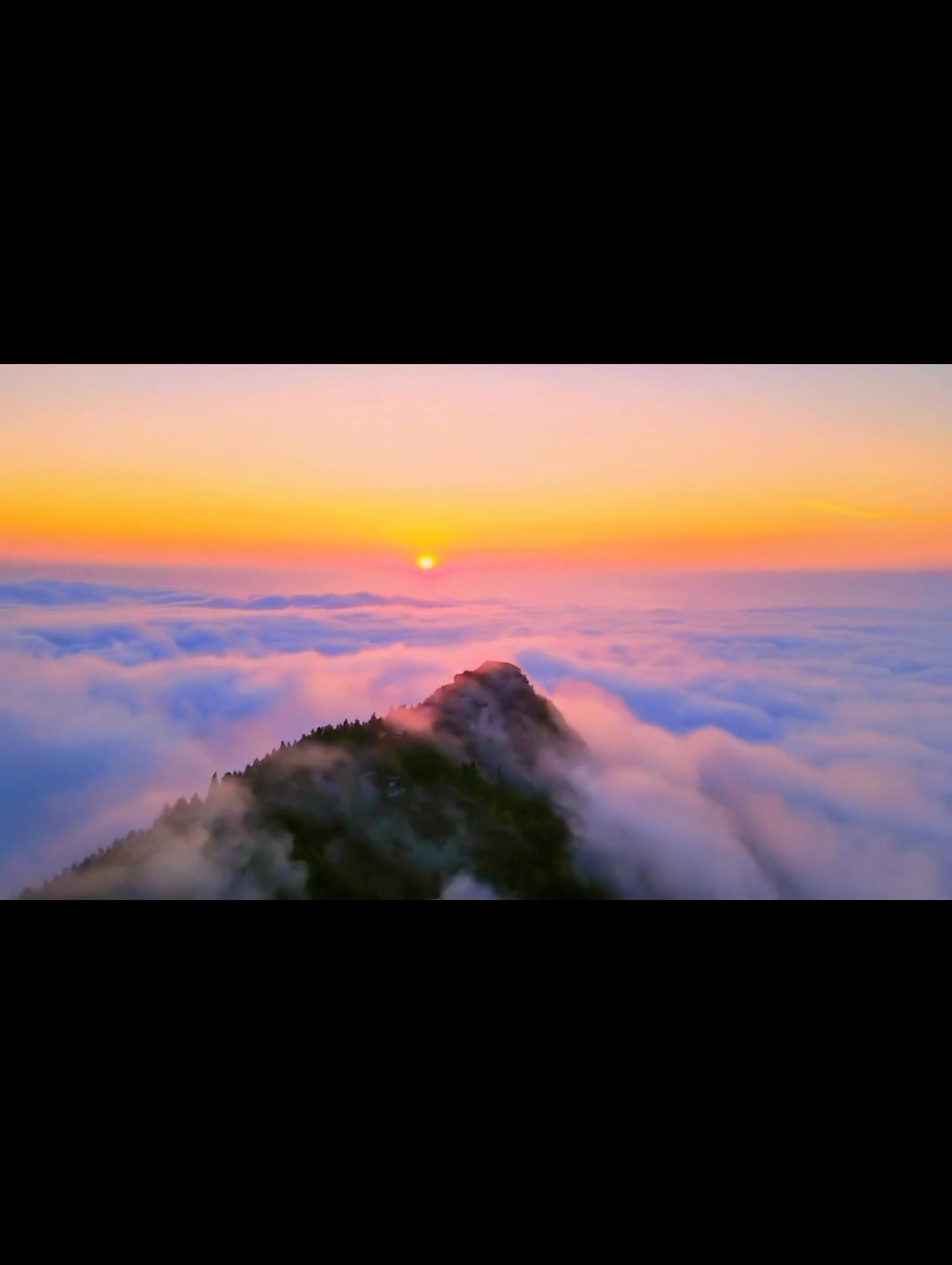 徜徉云端，触摸自然之美：探索衡山登山之旅