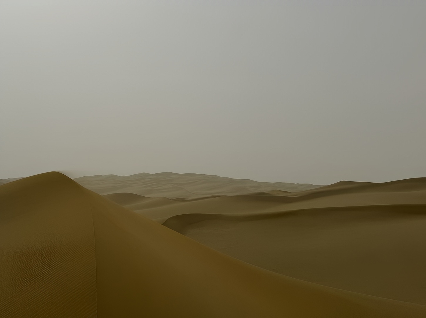 4月的库木塔格沙漠