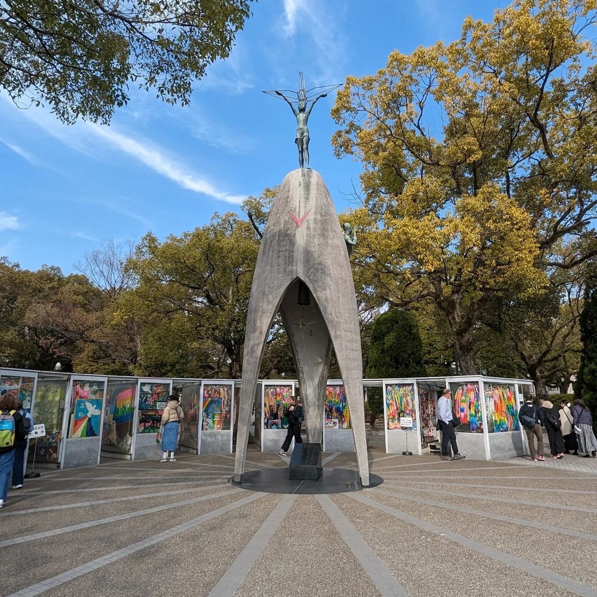 🕊【传递和平的象征】儿童和平纪念碑🌈 - 平和公園内の象徴的存在🕊  儿童和平纪念碑位于広島市中区的