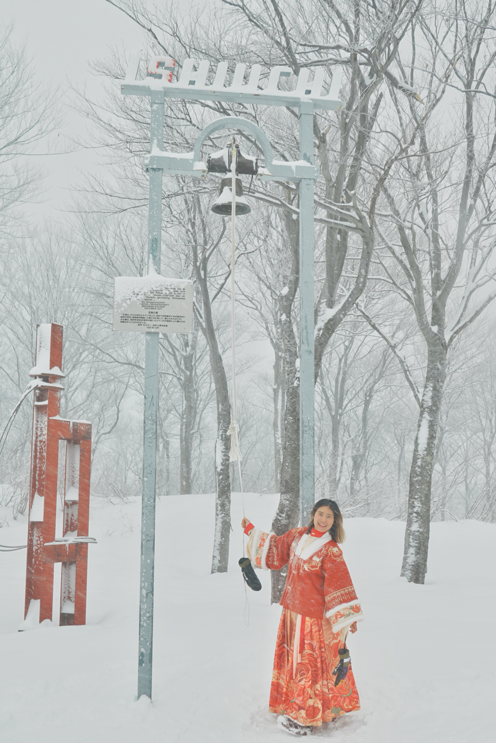 穿着汉服去滑雪，打卡东京周边人气很旺的雪场