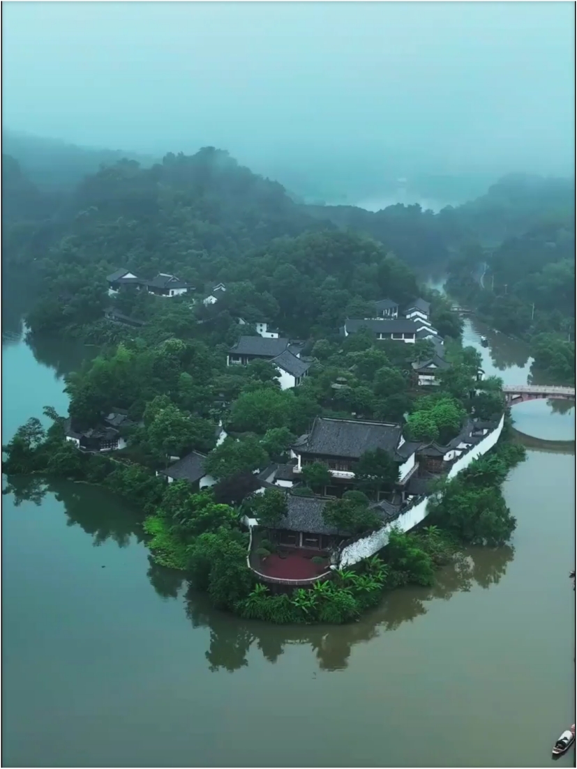 去有诗的地方，一所建在岛上的书院，毁于清末，08年巨资重建，有“北岳麓、南安陵”之称。#古建筑之美 