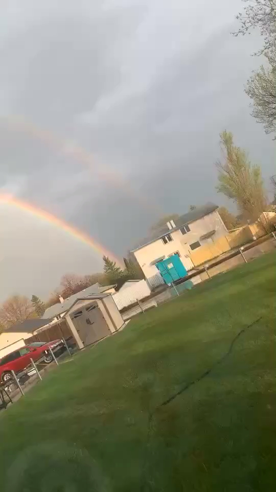 在加拿大温尼伯看雨后彩虹