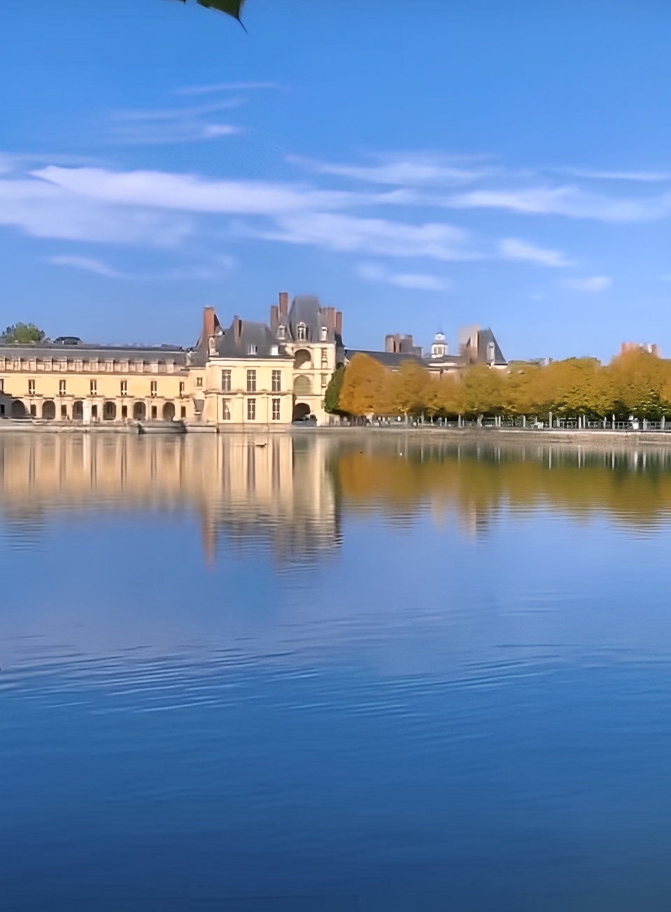 #那些最美的建筑 可惜，大多数游客的脚步止于巴黎，其实枫丹白露离巴黎仅几十公里之遥。 枫丹白露宫
