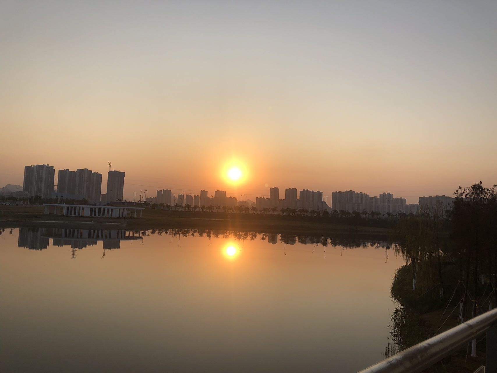 一起栖湖酒店看落日🌞