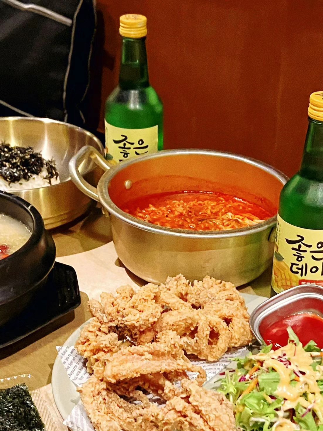 韩国烧酒是一种源自韩国的酒精饮料。  特点：  • 度数较低：通常在 18 度到 22 度之间。  
