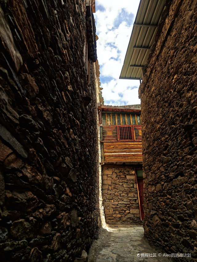 东方古堡色尔古藏寨