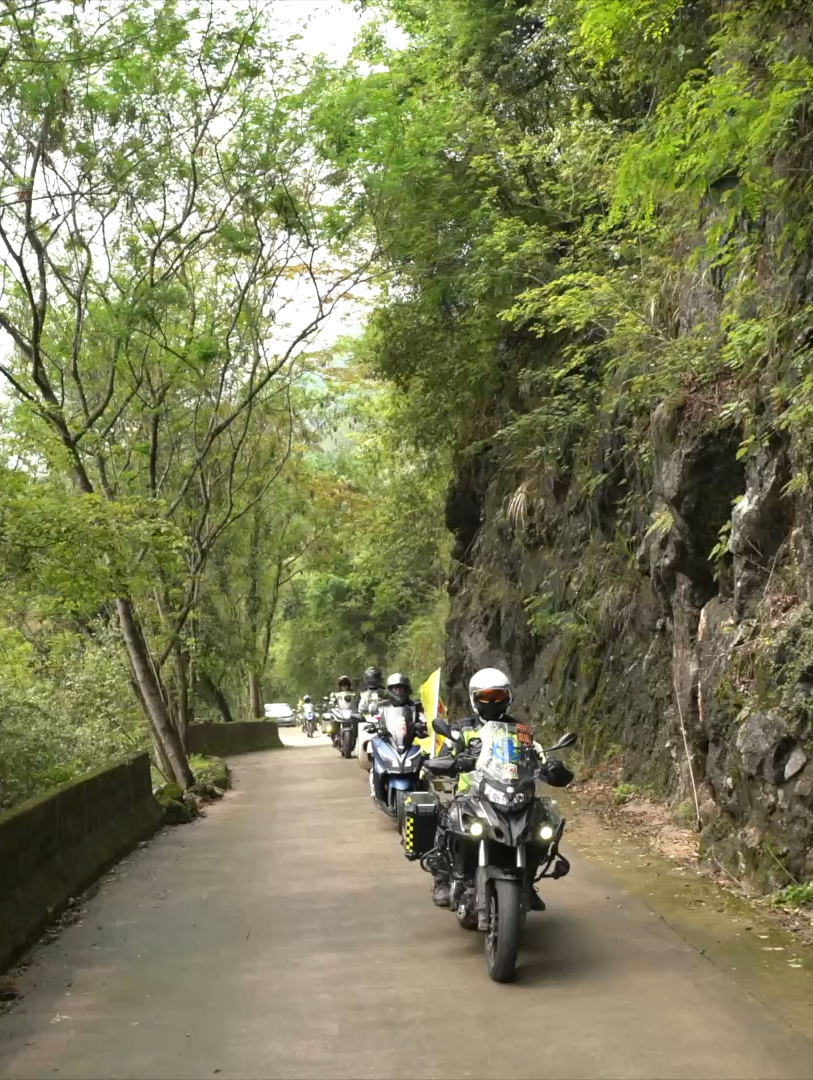 广东天路，广东的 318，穿越南岭全程弯道 800 多个，是自驾，摩旅爱好者心中的梦想之路！如果你无