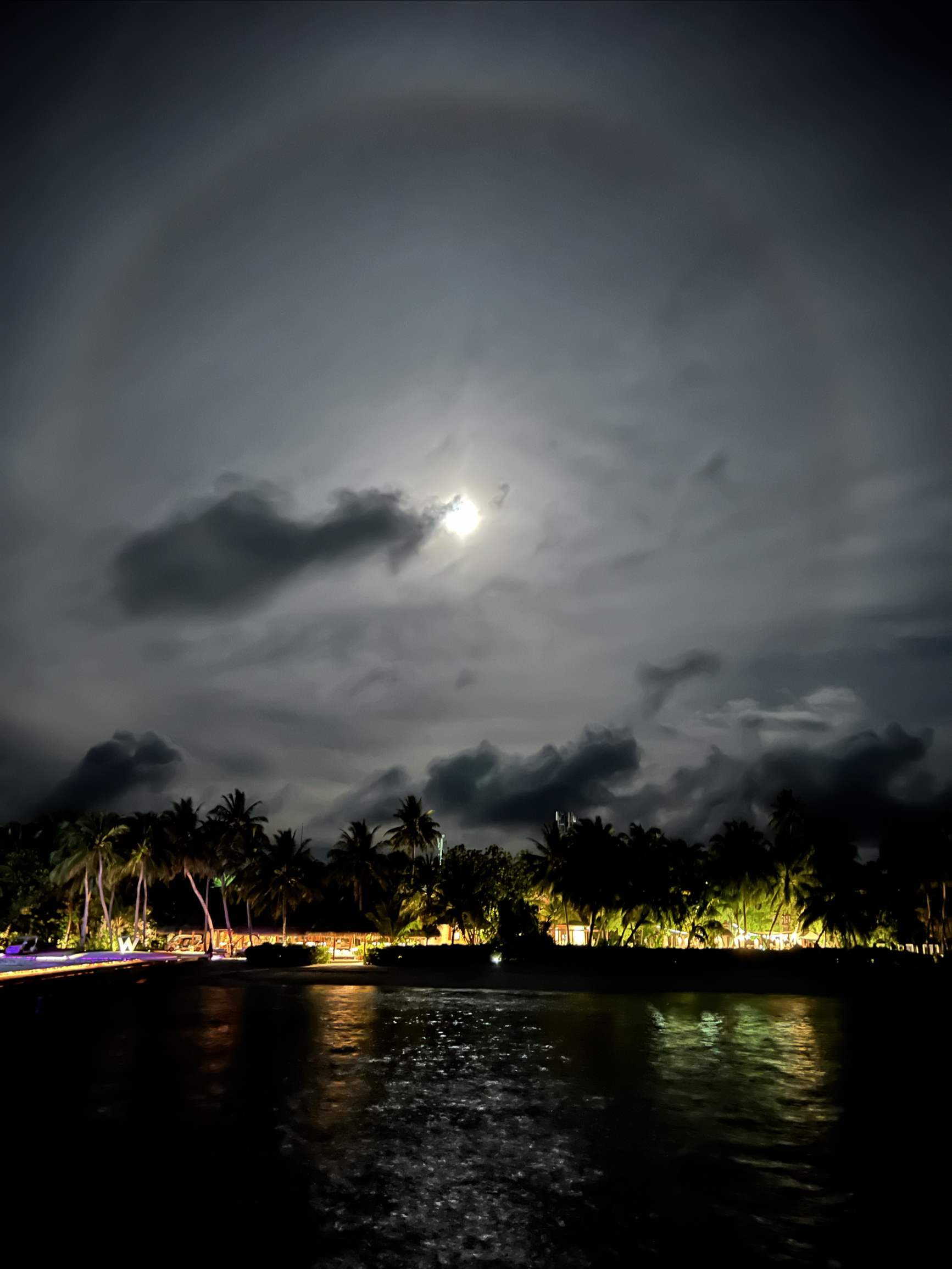 马尔代夫的月亮也格外漂亮